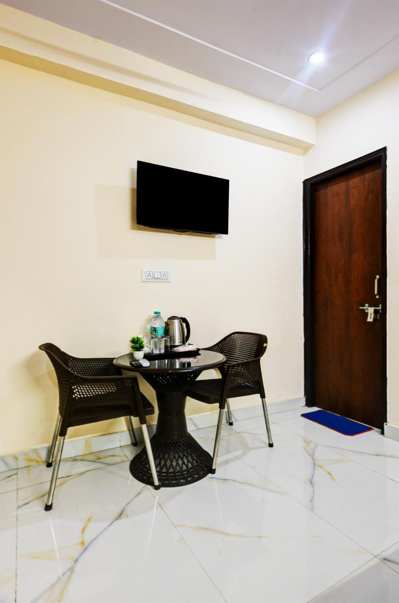 Hotel Krishna Tower เดลี ภายนอก รูปภาพ