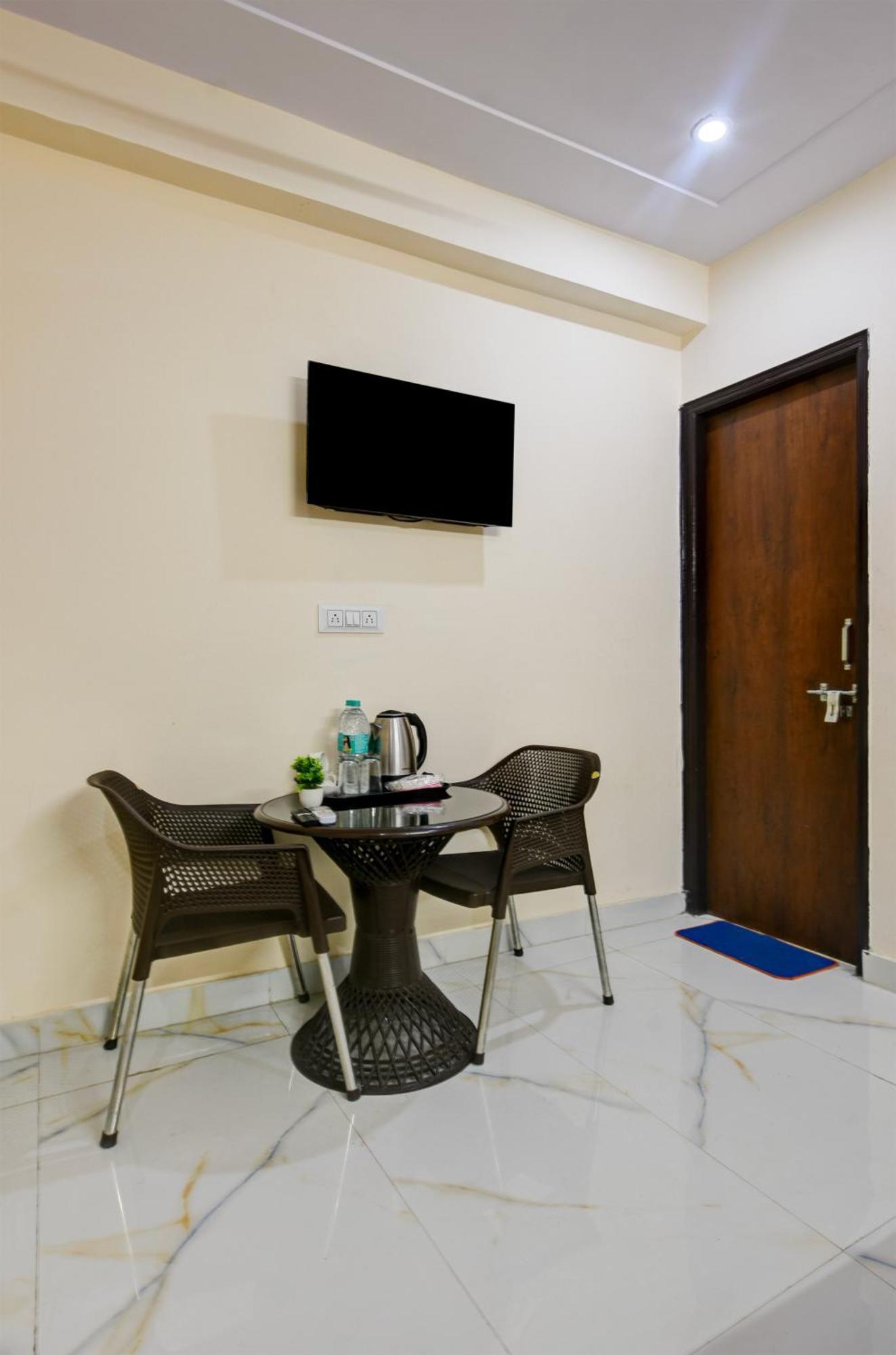 Hotel Krishna Tower เดลี ภายนอก รูปภาพ